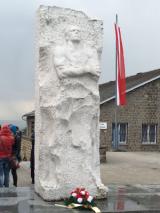 Un monumento che ricorda la persecuzione nel lager