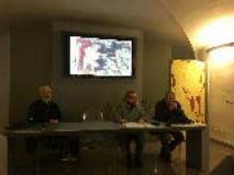 Un momento della presentazione di 'Parole e immagini verso la pace': da sx Roberto Agnoletti, Maria Pina Caramella e Ugo Barlozzetti