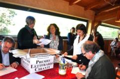 Lo scrutinio delle votazioni al Premio letterario Chianti