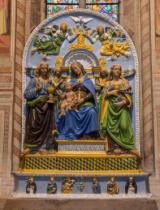 Pala in terracotta invetriata di Giovanni della Robbia in Santa Croce