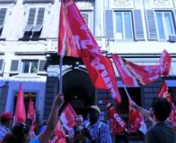 Manifestazione di lavoratori davanti alla sede della Citta' Metropolitana