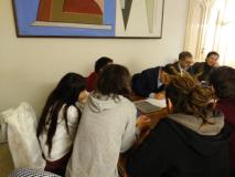 Il Sindaco e gli studenti siglano il verbale dell'incontro in Palazzo Vecchio