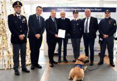 La Polizia di Stato fiorentina fa visita ai bimbi del Meyer in prossimità delle Festività Natalizie (Fonte foto Polizia di Stato)