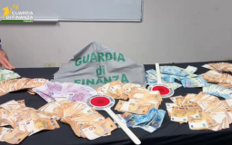 Materiale sequestrato (frame video GdF)