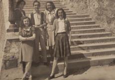 Lea Arzilli (al centro) insieme a Damiris Corsoni (alla sua sinistra) e Lina Maggiorelli (alla sua destra) in una immagine inedita 