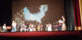 Un momento dell'esibizione della band 'Carpineta Futuro Remoto' al Teatro Corsini di Barberino del Mugello